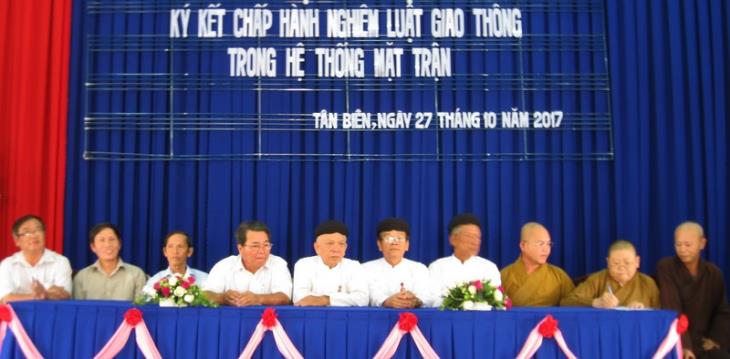 Tân Biên: Ký kết chấp hành Luật giao thông trong hệ thống Mặt trận